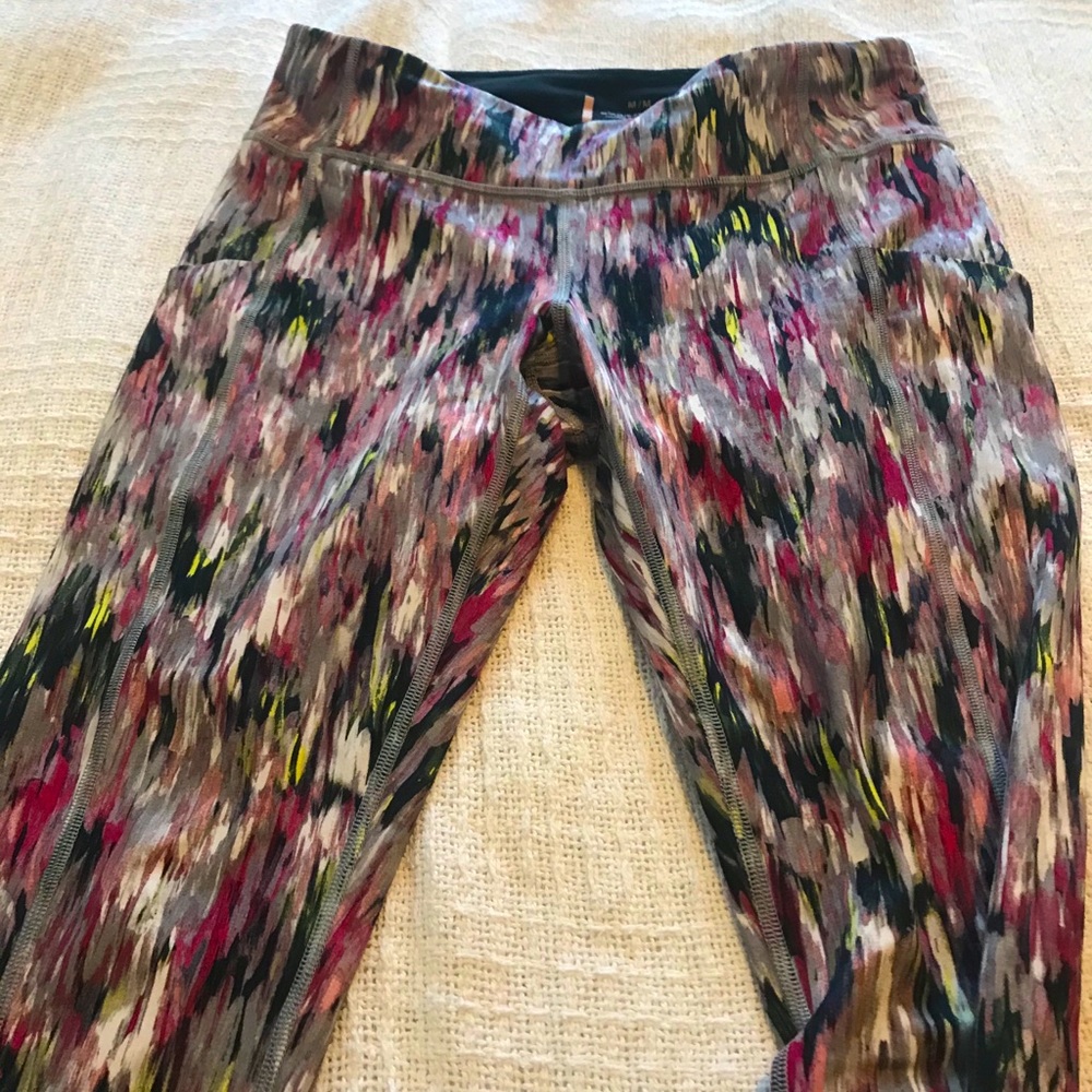 Women’s exercise tights.